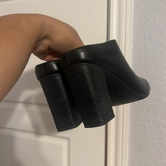 Target Heels - Picture 3 of 3